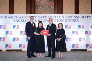 ไมโครซอฟท์ ชนะรางวัล ‘Excellence in Developing Smart People Award’ พร้อมรับรางวัลระดับโกลด์ในฐานะ ‘องค์กรที่มีความรับผิดชอบต่อสังคมดีเด่น’ จากหอการค้าอเมริกันในประเทศไทย ต่อเนื่องเป็นปีที่ 9