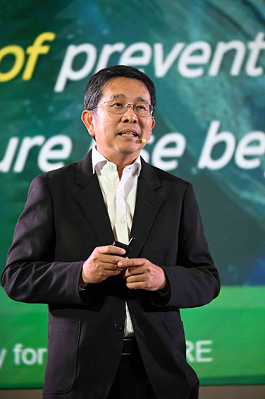 สมโภชน์ อาหุนัย