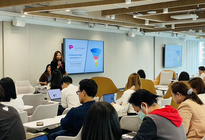 นางสาวชนิดาภา สุริยา ผู้บริหารสูงสุด สายงานบริการลูกค้าและสนับสนุนธุรกิจ