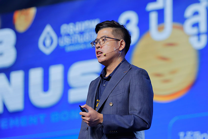 นายจักรพงศ์ แสงแก้ว ผู้บริหารสายงานตัวแทนและที่ปรึกษาทางการเงิน