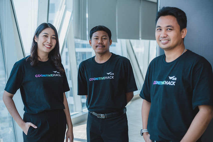 สมาชิกทีม Go Future รองชนะเลิศการแข่งขันในโครงการ AIS Cognitive Hack