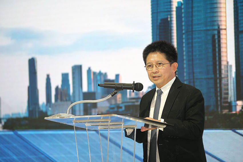 นาย คมกฤช ตันตระวาณิชย์ เลขาธิการสำนักงานคณะกรรมการกำกับกิจการพลังงาน