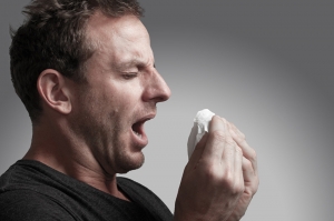 แพทย์เตือน ไอ-จามแรง ทำหมอนรองกระดูกแตกได้