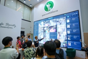 กรุงเทพมหานครเปิดศูนย์ควบคุมและติดตามสถานการณ์ความปลอดภัย ดูแลนักท่องเที่ยวและประชาชน พร้อมมาตรการ 5 ป เล่นน้ำสงกรานต์อย่างปลอดภัย