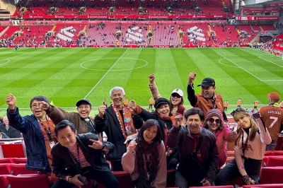 กรุงไทย–แอกซ่า ประกันชีวิต พาลูกค้าผู้โชคดีจากแคมเปญ ‘ลุ้นทริปเที่ยวอังกฤษพร้อมดูบอลทีมลิเวอร์พูล สุดเอ็กซ์คลูซีฟ’