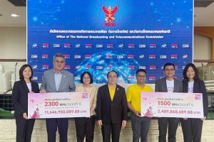 ทรู มูฟ เอช ยูนิเวอร์แซล คอมมิวนิเคชั่นชำระค่าคลื่นความถี่ย่าน 2300 MHz และ 1500 MHz งวดที่ 1