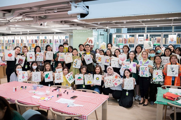 กลุ่มบีเจซี บิ๊กซี จัดกิจกรรมเพ้นท์ถุงผ้าในโครงการ “ถุงผ้าใส่ยาให้ผู้ป่วยกลับบ้าน”