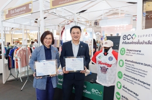&quot;Eco Supreme&quot; แบรนด์เสื้อรักษ์โลกเจ้าแรกในไทย ได้การรับรอง 3 ฉลาก Carbon Footprint Products จาก อบก. เสื้อ 1 ตัวลดการปล่อยคาร์บอนได้ 74%