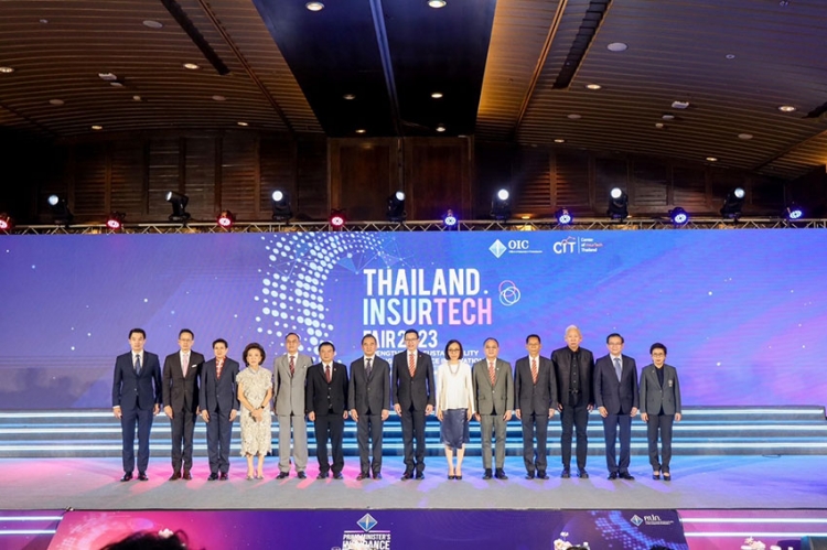 รัฐมนตรีช่วยว่าการกระทรวงการคลังร่วมกับเลขาธิการ คปภ. กดปุ่มเปิดงาน Thailand InsurTech Fair 2023 ครั้งที่ 3