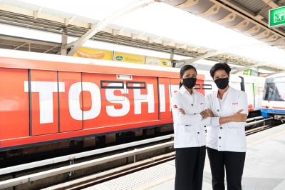 โตชิบา บุกกลางกรุง เปิดตัวสื่อโฆษณาบนรถไฟฟ้าบีทีเอสเต็มขบวน ชวนคนไทยเข้าสู่ฤดูกาลแห่งของขวัญ