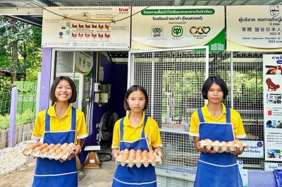 เลี้ยงไก่ไข่เป็นอาหารกลางวัน “รร.บ้านนาคำ นครพนม”