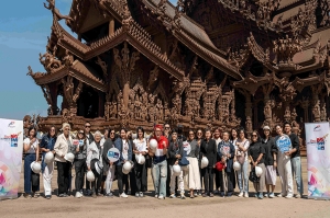 กรุงไทย-แอกซ่า ประกันชีวิต ร่วมกับ The First Ultimate Big Fan จัดกิจกรรมให้ลูกค้าคนสำคัญ &ldquo;One Day Trip in Chonburi&rdquo;  มอบประสบการณ์สุดเอ็กซ์คลูซีฟ