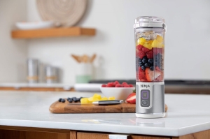 เครื่องปั่นแบบพกพารุ่นใหม่ Ninja Blast™ ท้าทายด้วยพลังและนวัตกรรมเหนือชั้น สำหรับการใช้งานทุกที่ทุกเวลา