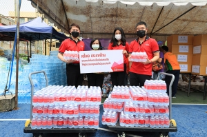 เอไอเอ ประเทศไทย มอบน้ำดื่มและสิ่งของจำเป็นเพื่อบรรเทาทุกข์ แก่ผู้ประสบภัยไฟไหม้ชุมชนบ่อนไก่