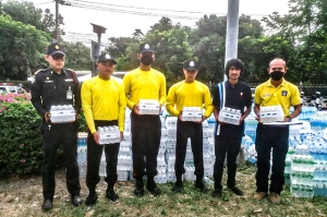 กรุงไทย-แอกซ่า ประกันชีวิต ร่วมปันน้ำใจ มอบน้ำดื่ม จำนวน 1,000 ขวด ช่วยเหลือผู้ประสบภัยแผ่นดินไหว และเจ้าหน้าที่ที่ช่วยเหลือผู้ที่ได้รับผลกระทบ  ให้แก่เทศกิจเขตจตุจักร