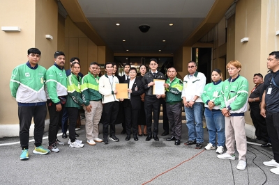 ‘ไชยชนก’ รับหนังสือร้องเรียนจากไรเดอร์ เตรียมถกหน่วยงานที่เกี่ยวข้อง  หามาตรการช่วยเหลือ พร้อมใช้เทคโนโลยีดิจิทัลลดภาระ-สร้างความมั่นคงในอาชีพ