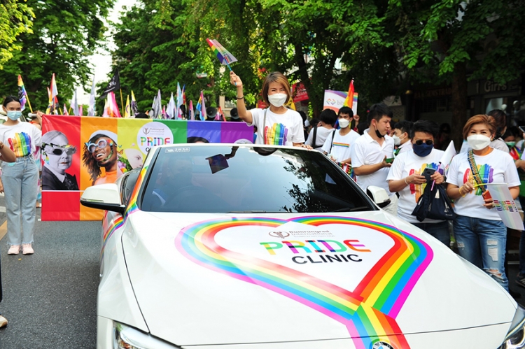 บำรุงราษฎร์ร่วมพาเหรดนฤมิตไพรด์ พร้อมเปิดตัว Pride Clinic สนับสนุนความหลากหลายทางเพศ
